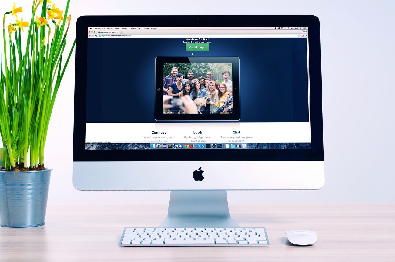 Rics Web Design - Apple Monitor